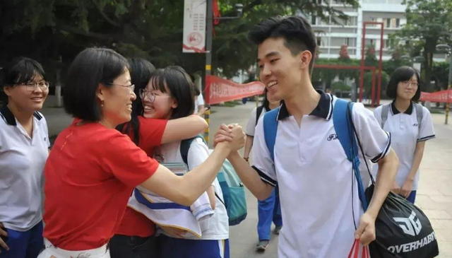 |高考迎来“新变动”，一二三本将要被取消？考生不知该哭还是该笑