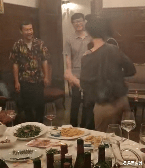 桂纶镁|胡歌私下室内违法抽烟被捉，桂纶镁和男子跳舞衣服差点滑落，影帝廖凡陪伴聚会