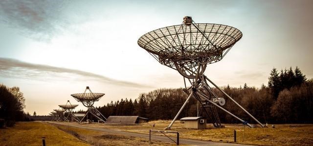 NASA|神秘电波重复51次，信号源距离地球13亿光年，人类该回复吗？