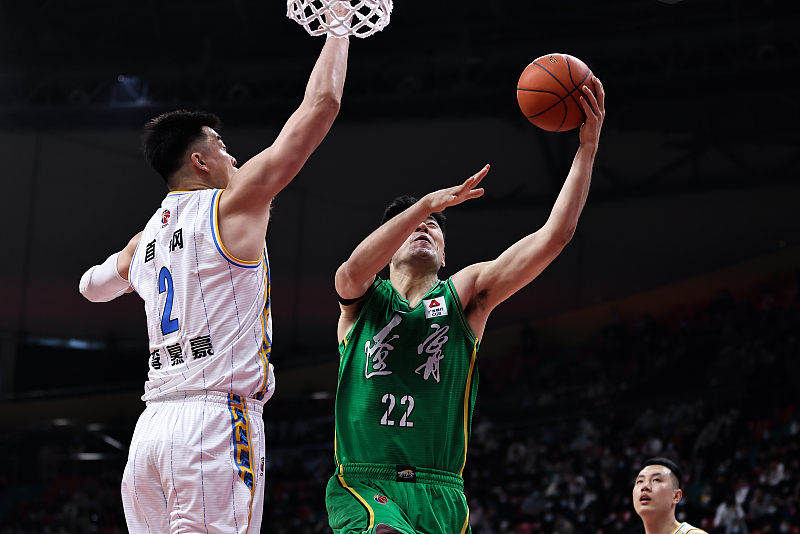辽宁男篮|12+6+3+5！辽宁男篮打硬仗离不开他，值得杨鸣信任，展现赛场价值
