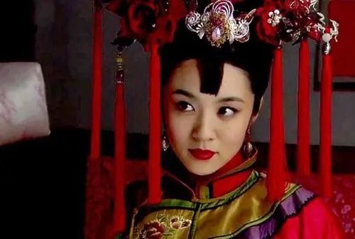 王晓晨|她被誉为“吻戏一姐”，曾一度将胡歌吻吐，更是把张嘉益嘴唇亲肿