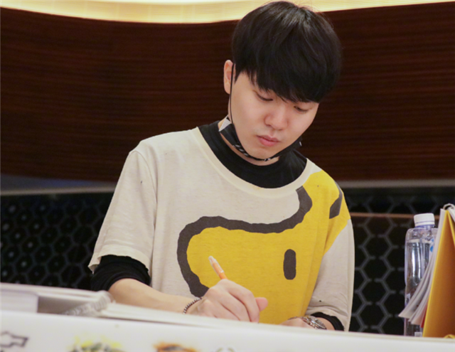 rookie|全LPL唯二的无眠者，阿水rookie通宵排位，新难题堪比左手离队？