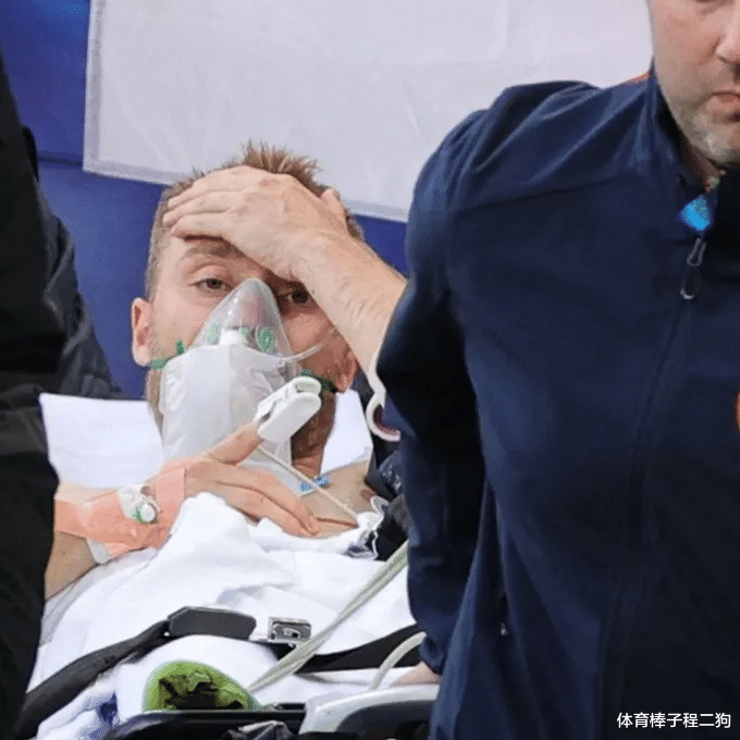 埃里克森|埃里克森休克倒地 观众揪心落泪 谁注意到他的动作 这才是真大哥