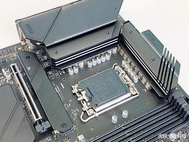 CPU|英特尔12代比11代强在哪里，咬牙入手新CPU，用690主板DDR4实测
