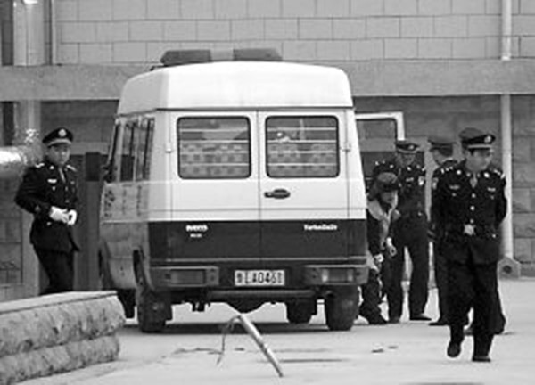 上海市 杨新海伏法记:曾经的好学生,变成了无恶不作的强奸犯