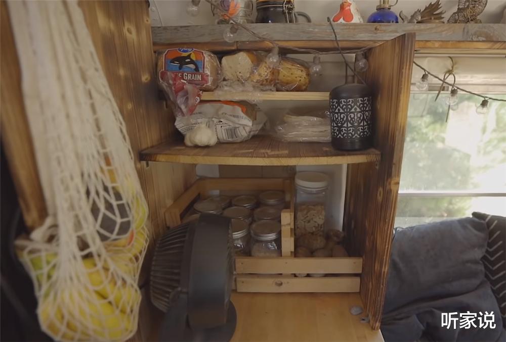 单亲妈妈买下2004年旧校车，带4个孩子在27㎡车内住1年，也是服了