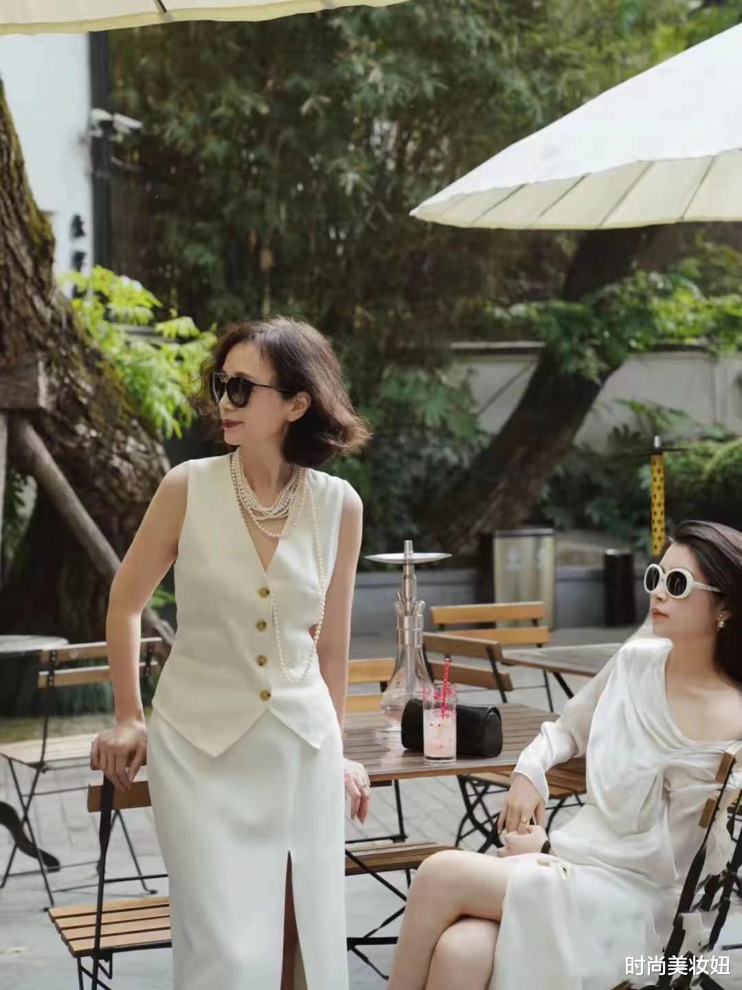 时尚美妆妞|女人就是要“优雅”老去，学三木妈妈的打扮，高贵优雅又洋气