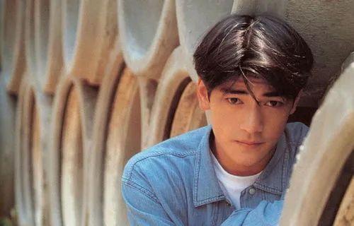 街拍|亚洲十大男神近况，郭富城一家四口甜蜜过节、周润发餐馆独自吃饭