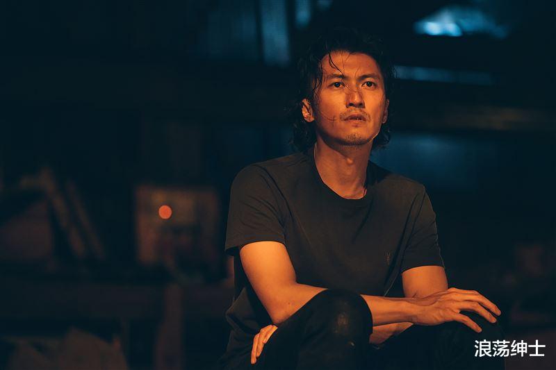 谢霆锋|谢霆锋下身超软Q!穿牛仔裤做一字马,网友看呆:王菲好幸福