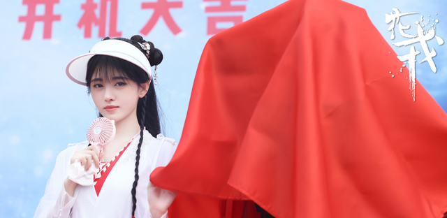 王俊凯|鞠婧祎新剧《花戎》路透流出，终于抛弃半永久妆容，造型惊艳