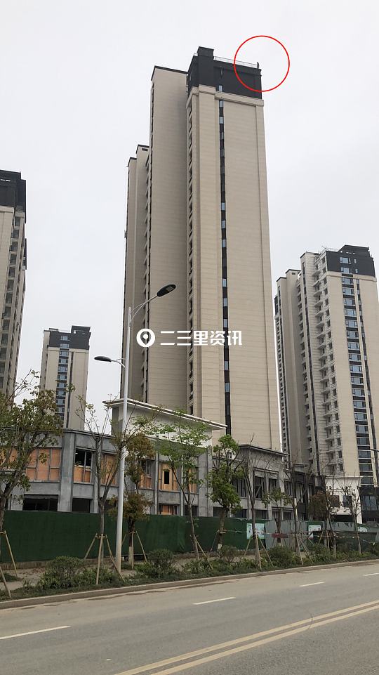 温州身边事 突发！温州一男子为讨工资上演跳楼闹剧