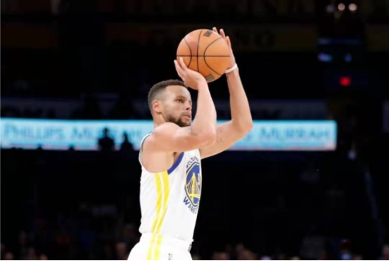 李春江|客场响起MVP，上一个这样的还是科比，库里的巡回演出为哪般？