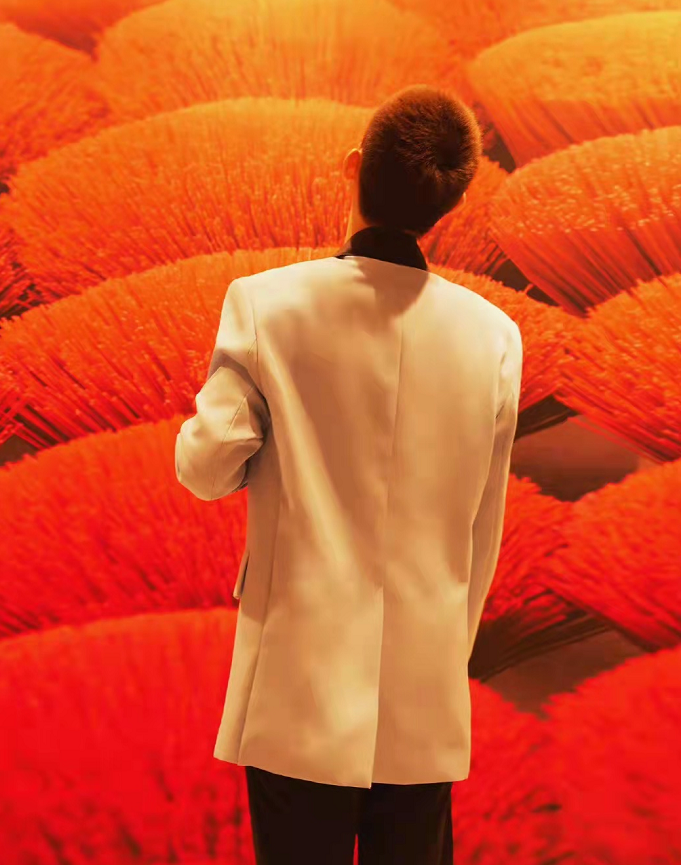 陈飞宇|陈红基因被陈凯歌打败！陈飞宇剪寸头尝试硬汉风，嘴凸跟爸爸好像