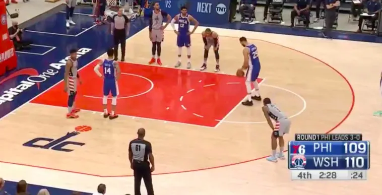 西蒙斯|砍！20罚5中！比输球还可怕的事发生了！