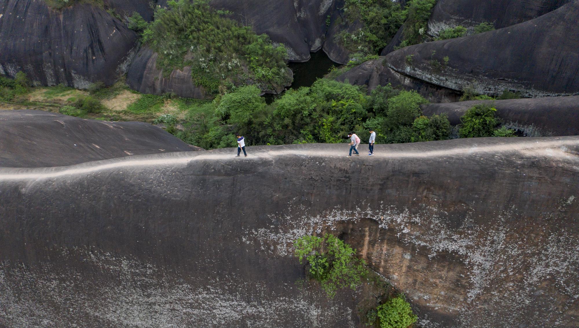 旅行社 景区一旦成了网红有多“可怕”?湖南高椅岭,竟然变成了垃圾场