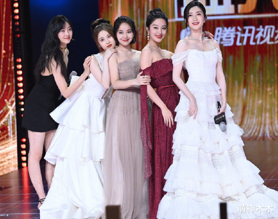 肖战|《欢乐颂》新五美首次公开亮相，闺蜜合照暴露真实关系，孙千尴尬