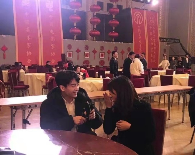 陈妍希|陈妍希作词作曲新歌给儿子庆生，配图里的小星星耳朵大大的，脸颊圆鼓鼓超可爱