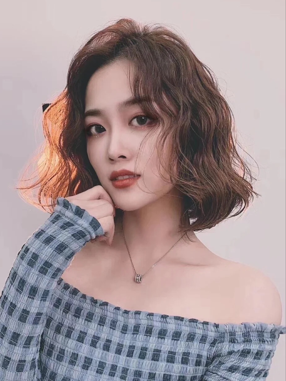 护肤品|女人的“短烫发”有多迷人，瞧这5款就知道了，气质减龄学着点