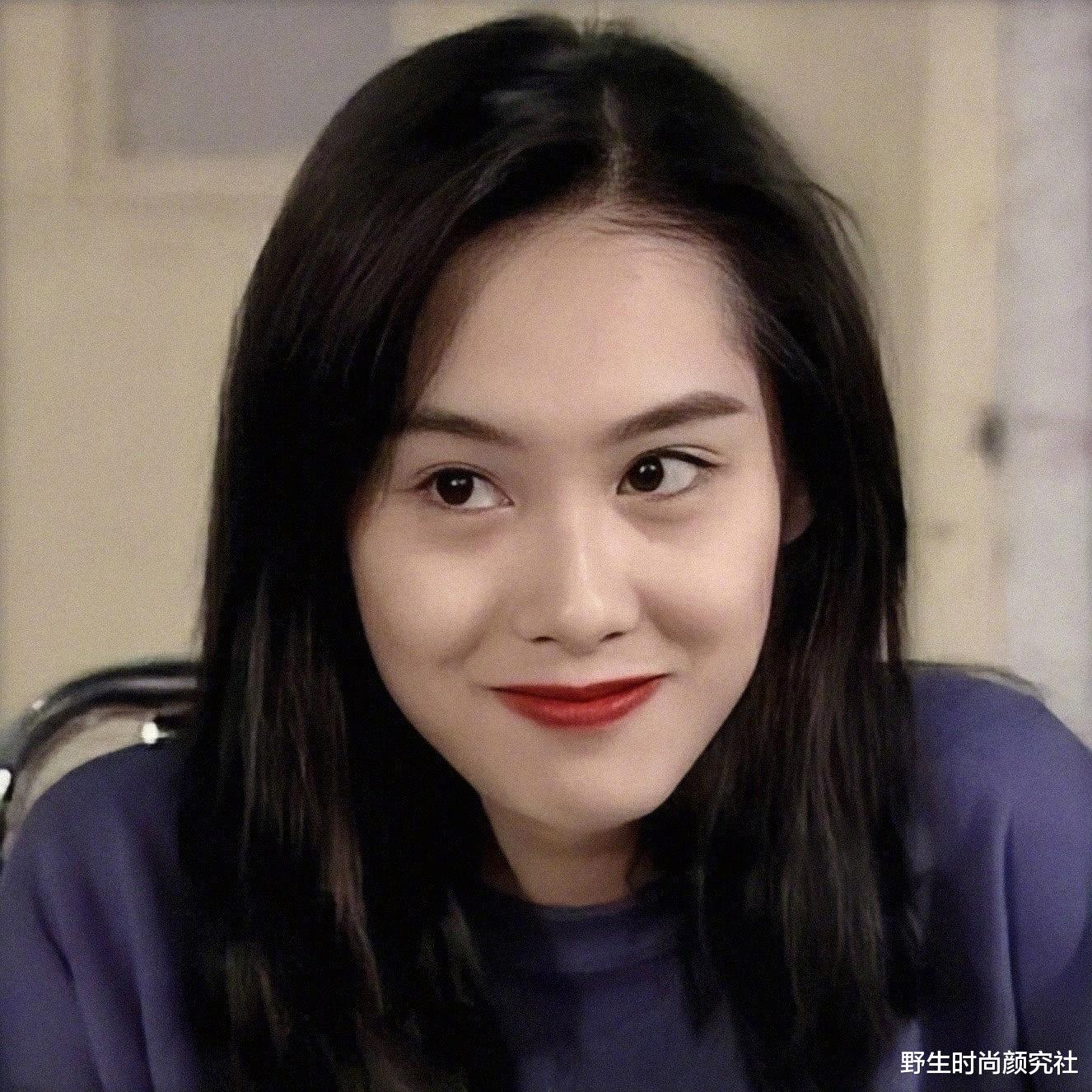 野生时尚颜究社 她这张脸的美貌,真的没有尴尬期