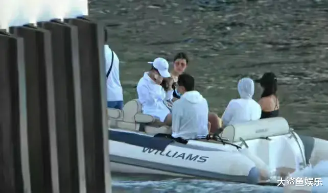 周星驰|周星驰发布律师函，要求张晓祺删除她和自己在游艇里的照片，理由是违反了保密协议