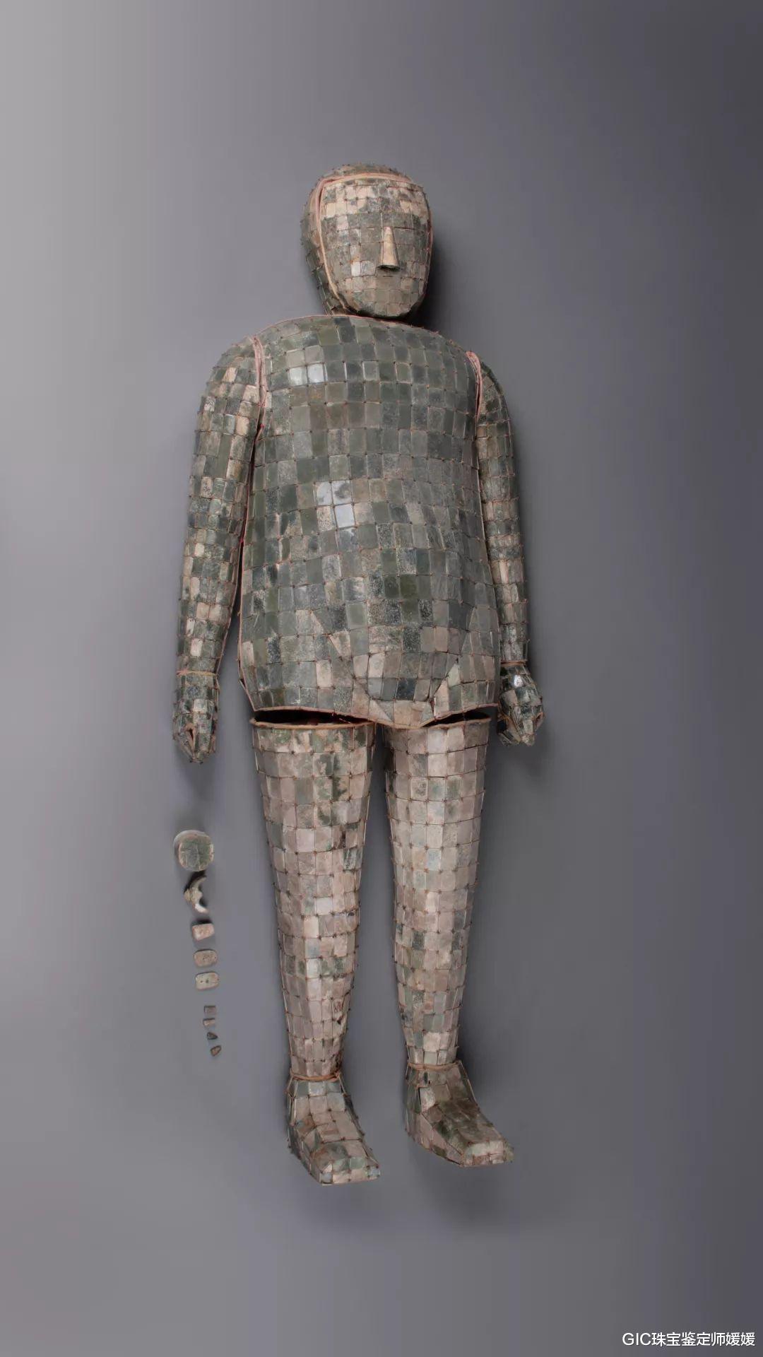 |这件衣服可不一般，耗时十年由金丝名玉制成，是罕见的国之瑰宝！