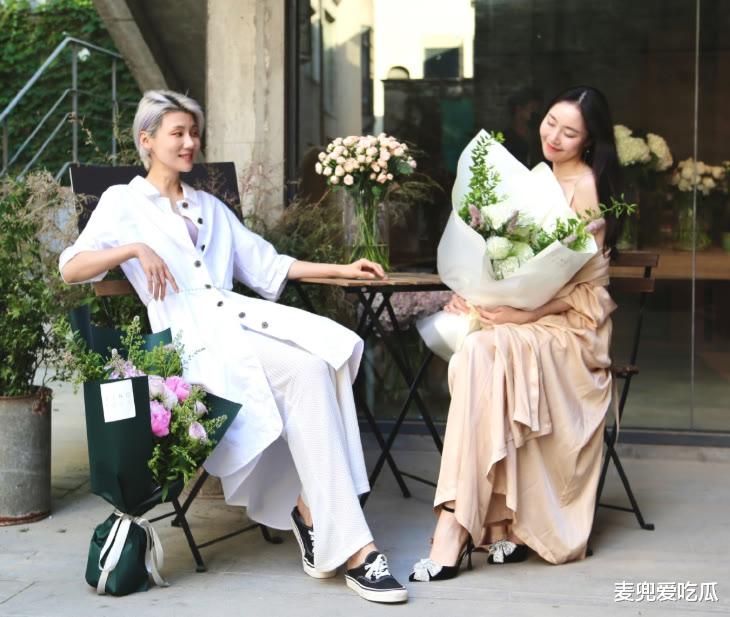 生图|陈露近照翻车？路人镜头下又矮又黑，生图暴露真实颜值