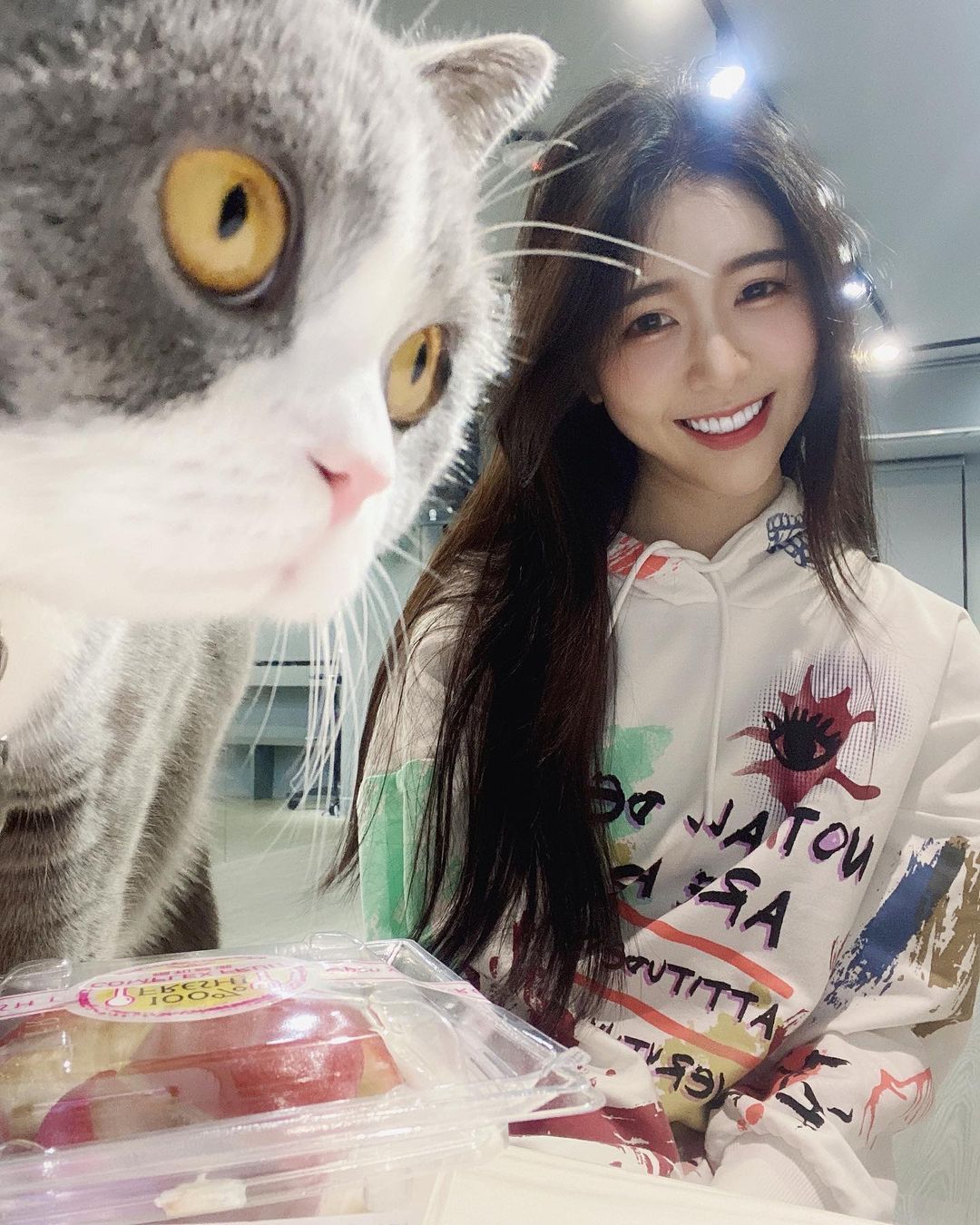 关晓彤|超甜大马妹张安琪，清纯初恋脸在街头耍可爱，瞬间被100%甜度攻陷