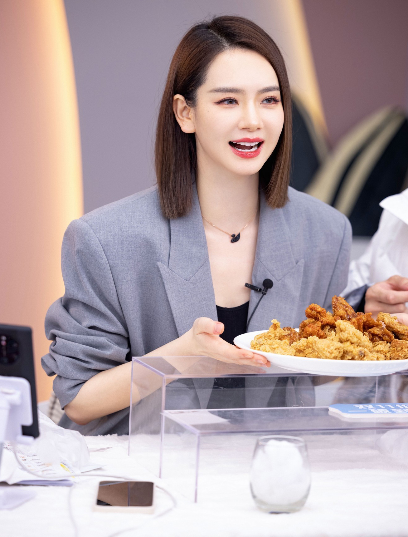 带货|明星带货套路多,这4位不“嗷嗷叫”的清流,意外找到了流量密码