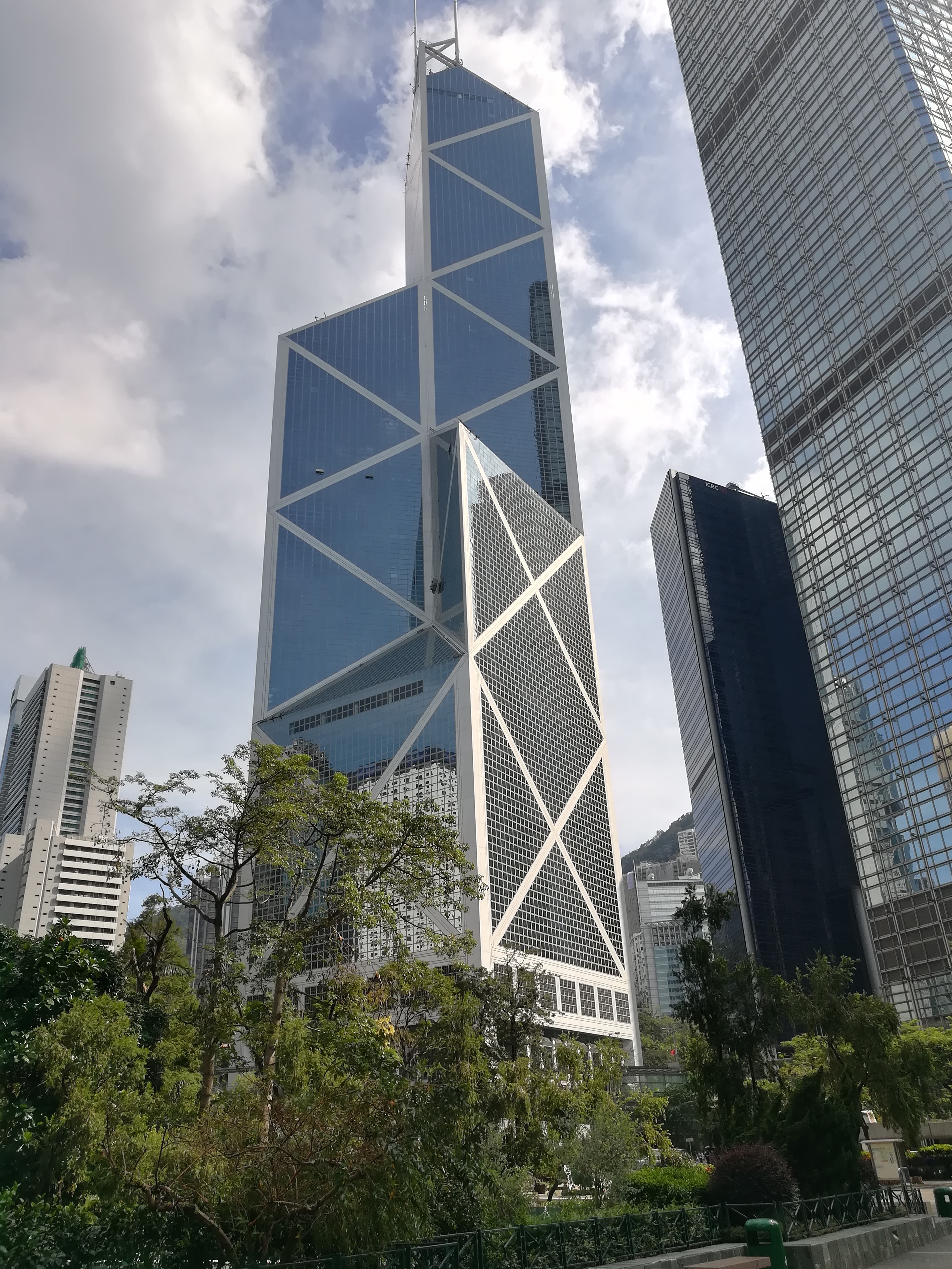 重庆|为什么很多人都认为房价一定会大跌，再过两三年，房价真的会降吗？
