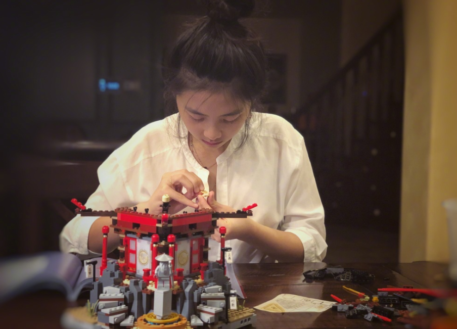 十万个家居为什么|黄磊晒出一家人住的房子，干净整洁而且温馨，孙莉也太幸福了