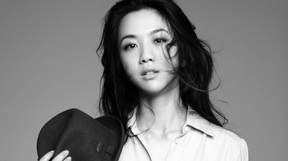 汤唯|42岁汤唯素颜太真实！眼角褶皱和法令纹明显，谈及梅兰芳眼眶含泪