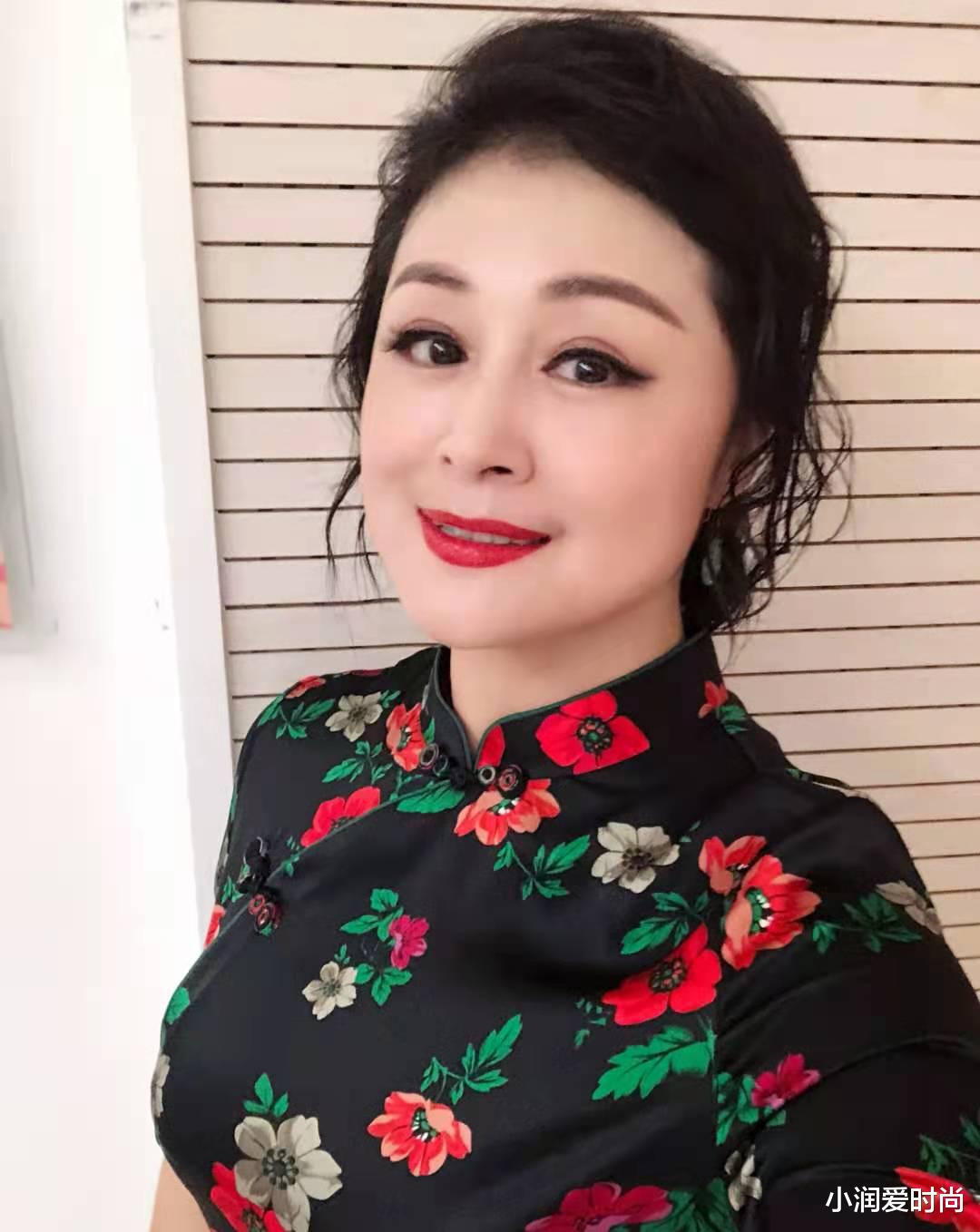 小润爱时尚|50岁于月仙因车祸去世!回顾她生前初秋穿搭,每套都优雅接地气
