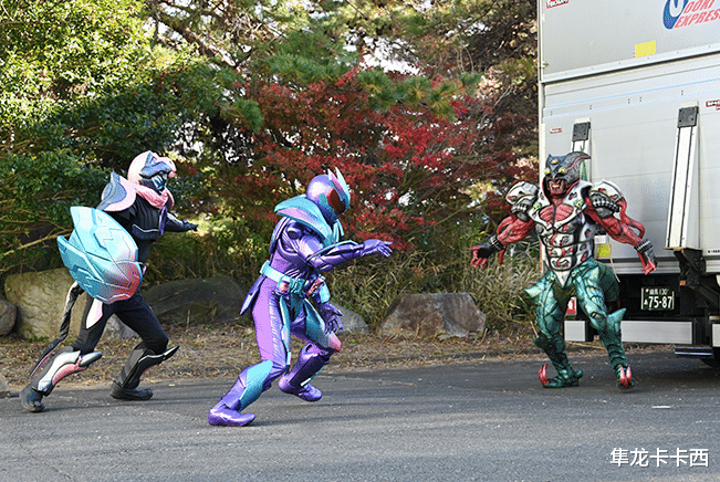 便当|假面骑士revice圣诞节纪念话:今年领便当的是亡命众怪人变色龙