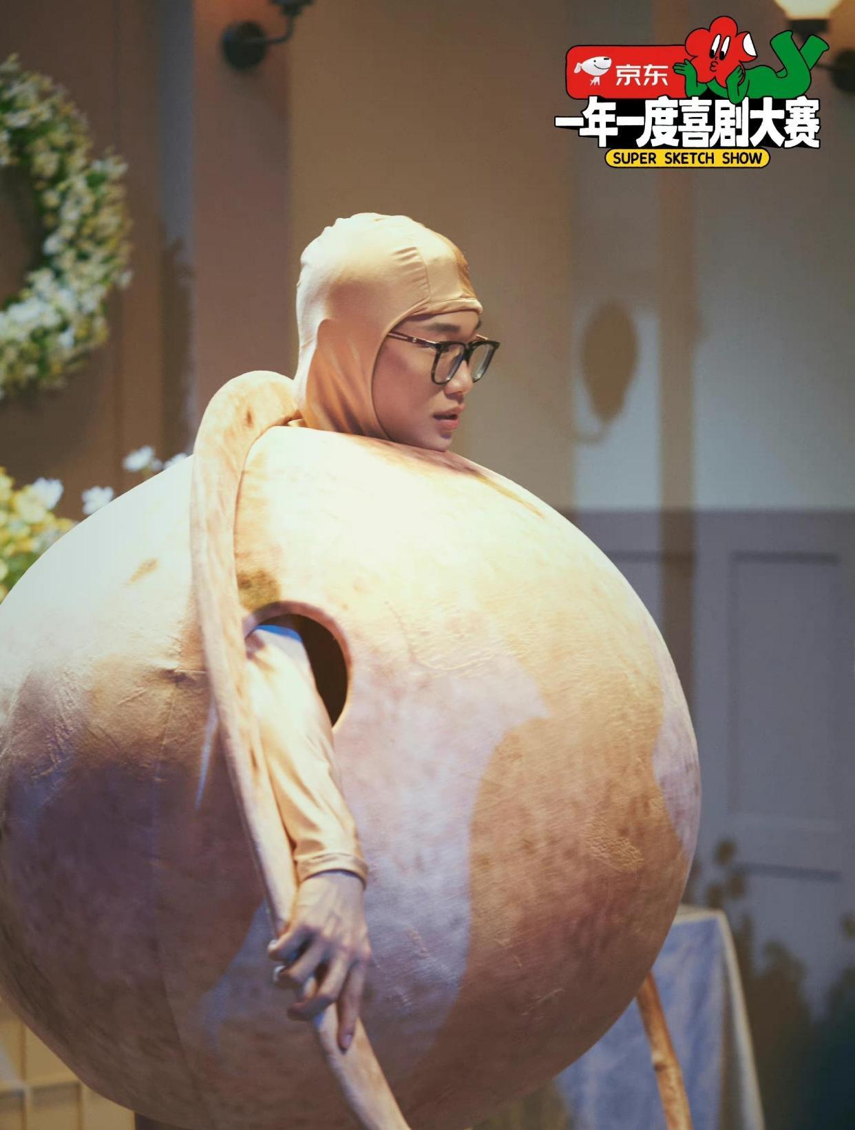 肖战|《一年一度喜剧大赛》中，作品《父亲的葬礼》真的是离了大谱啊