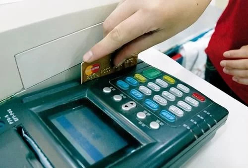 舜网 工作人员的失误,男子卡上多了10几个亿,却用300块换回去了