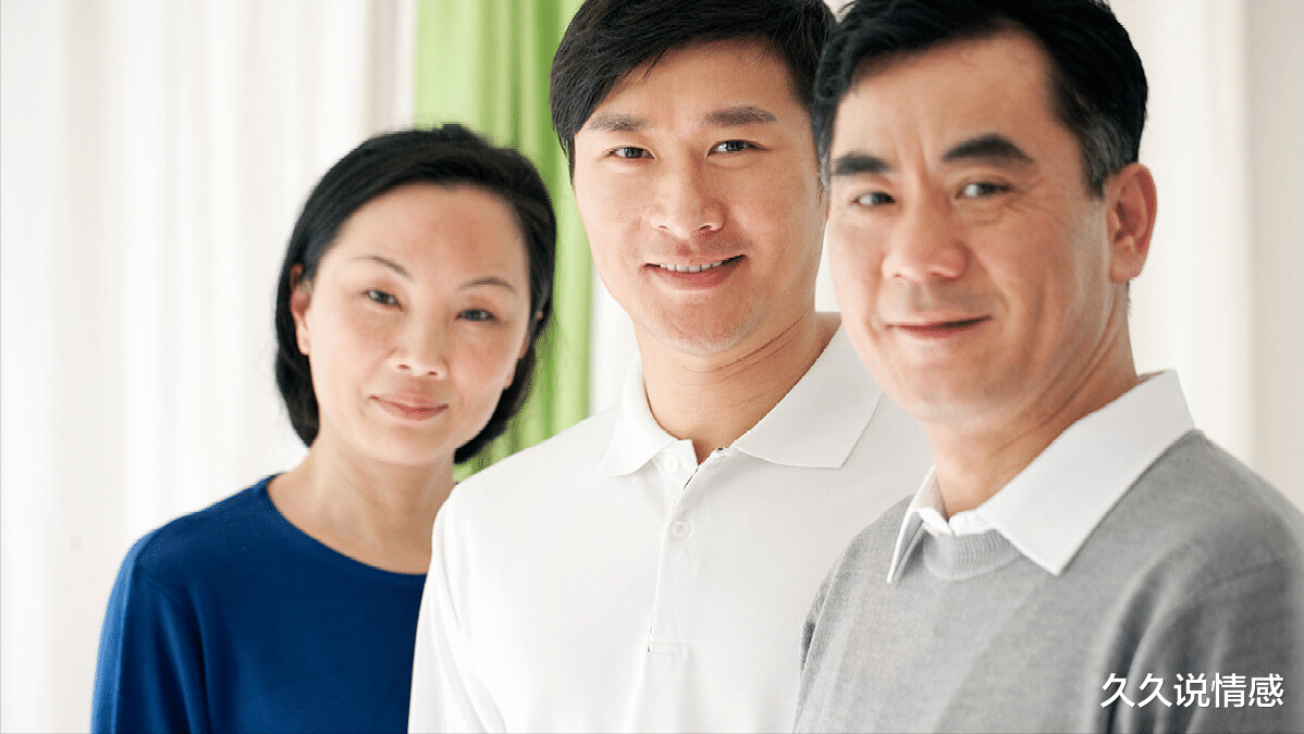 久久说情感 凤凰男要求AA制,多年后却向妻子求助,妻子回应:我有钱,但不帮