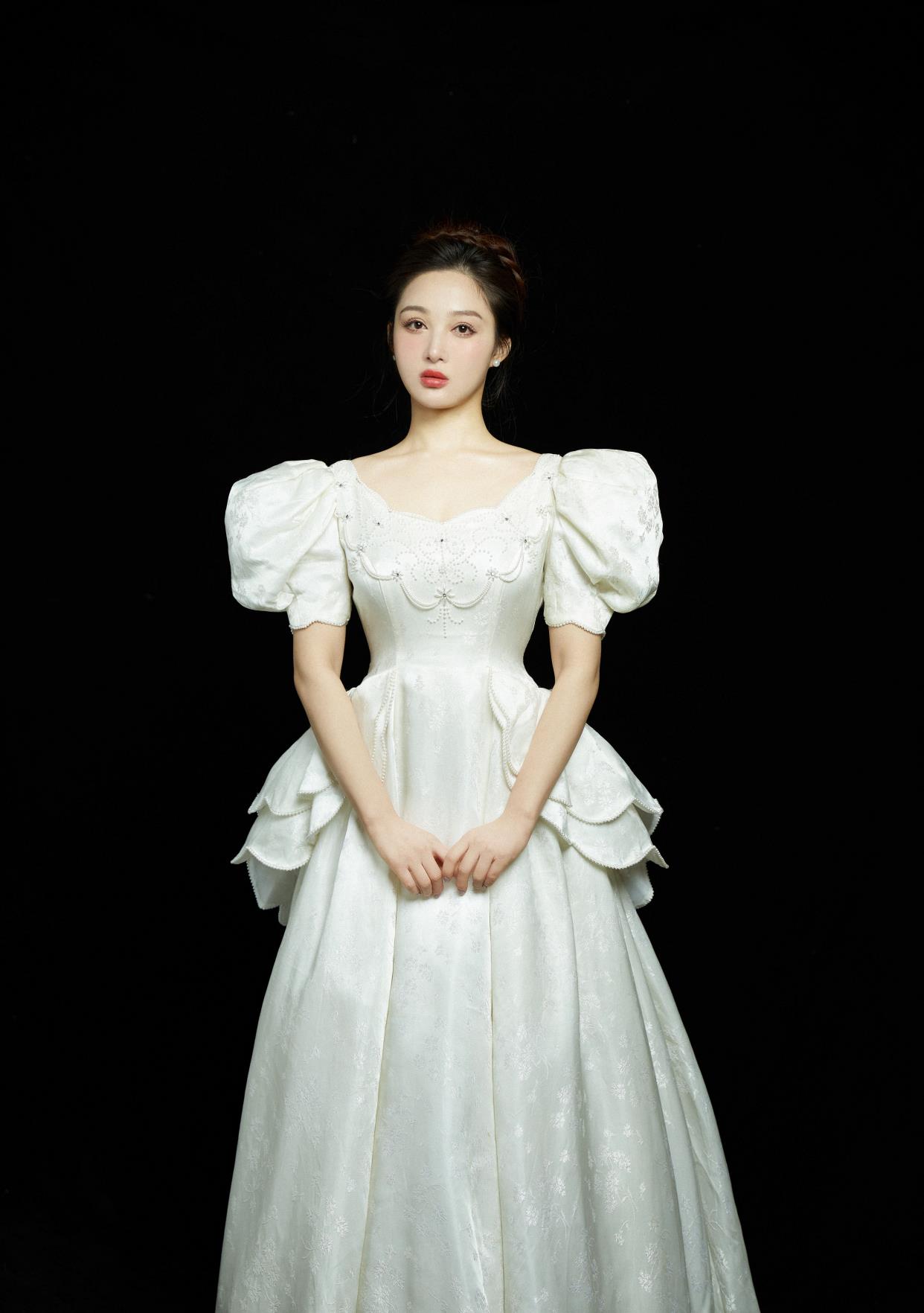 刘銮雄|孙嘉璐宫廷风大片优雅浪漫又高贵，中世纪贵族少女气质绝了