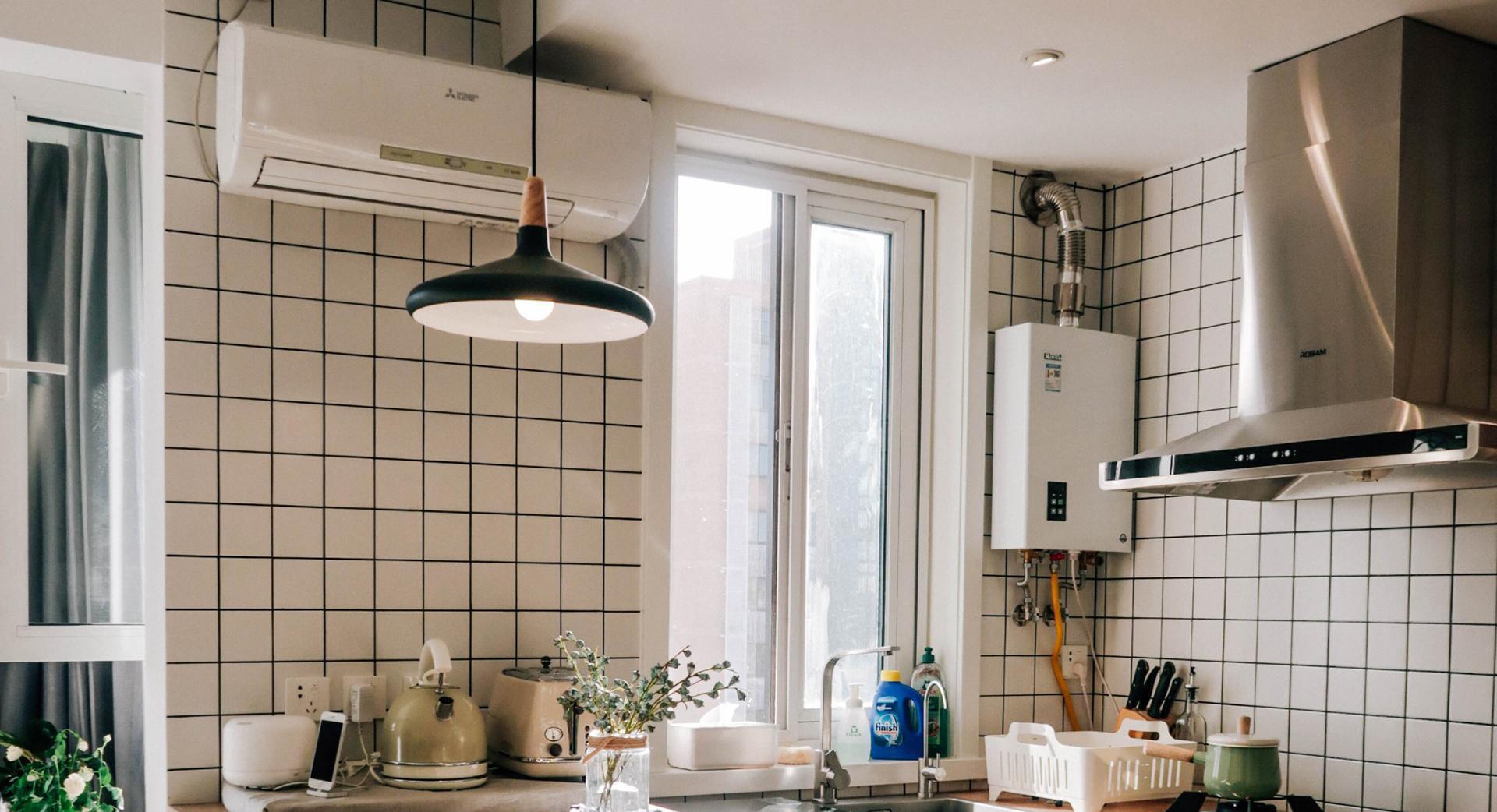 花间语录|我家厨房空调使用三年的感受：前期很爽，后期很崩溃