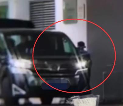 赵丽颖|赵丽颖离婚前搬家返京，放弃对方上亿豪宅，儿子疑归冯绍峰抚养