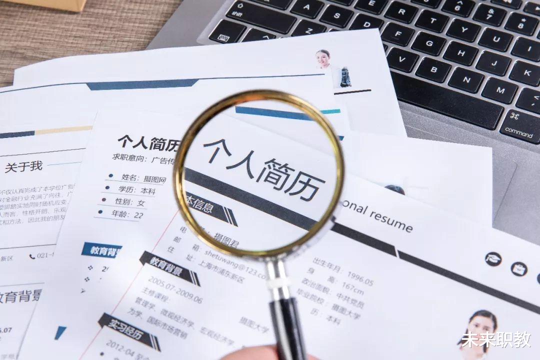 穿衣搭配|“第一学历”歧视蔓延到北大？别怕，真正的强者都不问出身