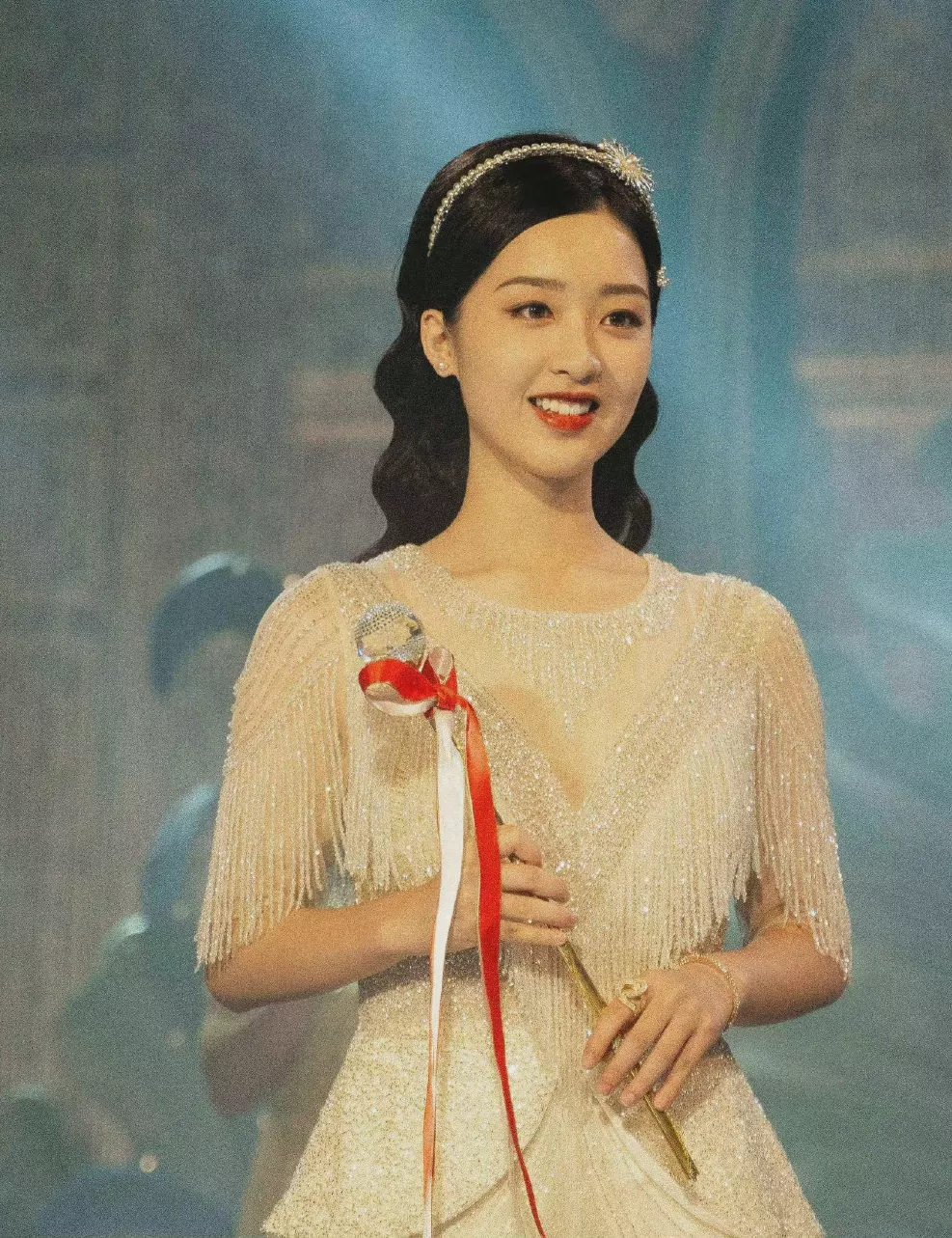 邓恩熙|关晓彤、张子枫要有危机感了？这个00后小花预备役有点特别