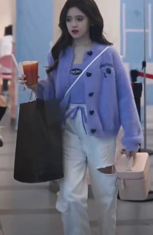 鞠婧祎|SNH48成员“复制”鞠婧祎，妆容服饰全照搬，连头发都模仿到精髓