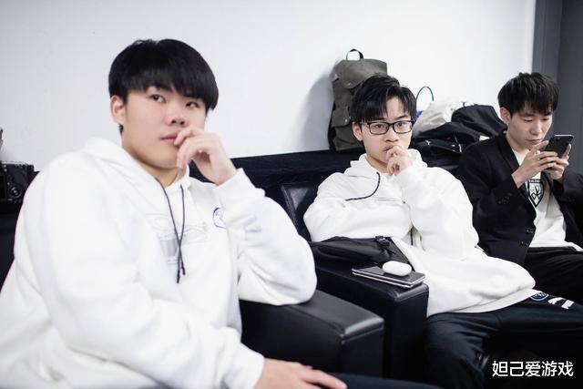 LGD|LGD雷霆杯状态大好登顶A组榜首，江城状态回暖有望春季赛首发