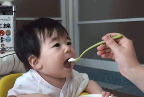 咳嗽|儿科医生:睡觉还给孩子喝牛奶?几个坏习惯不改,咳嗽不会停!