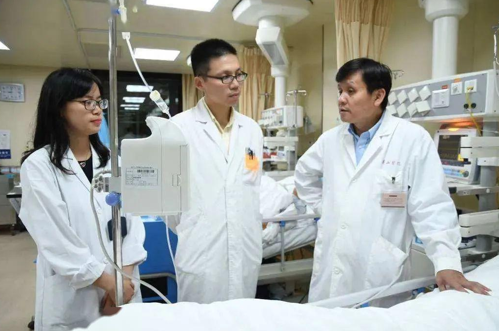 东营|清华大学校庆后，一张照片流出，令众人汗颜：大隐隐于市