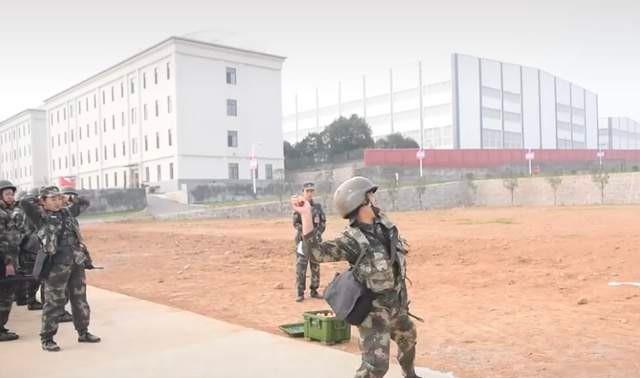 北京电影学院|22岁北影女生放弃明星梦，为入伍当兵增重20斤，英姿飒爽颜值高