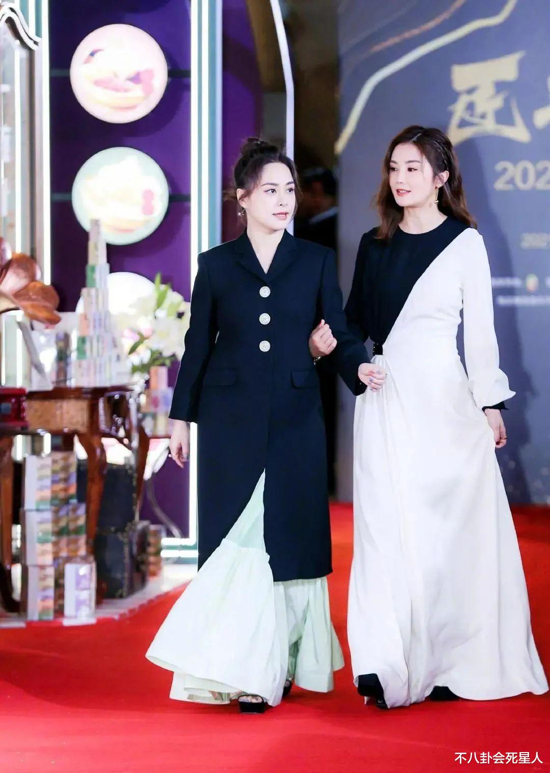 阿娇|最新女星红毯：55岁邓萃雯深V上阵太拼，阿娇臃肿，李纯身材吸睛