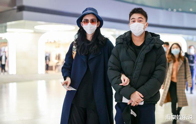巴迪|奚梦瑶1月8日素颜变化大,2胎后变瘦,和老公走机场有邻家女孩范