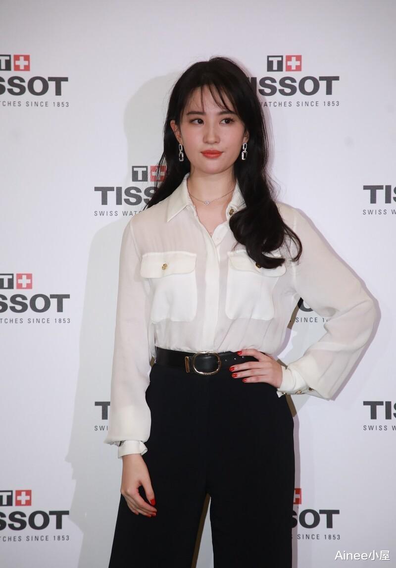 衬衫|刘亦菲终于不扮“仙女”了，衬衫配阔腿裤干练成熟，这样才真实