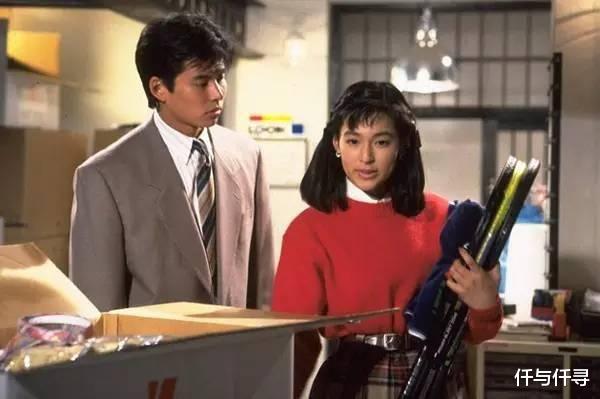 仟与仟寻|《东爱》30年：莉香的穿搭从来没过时！盘点90年代复古风的3大元素